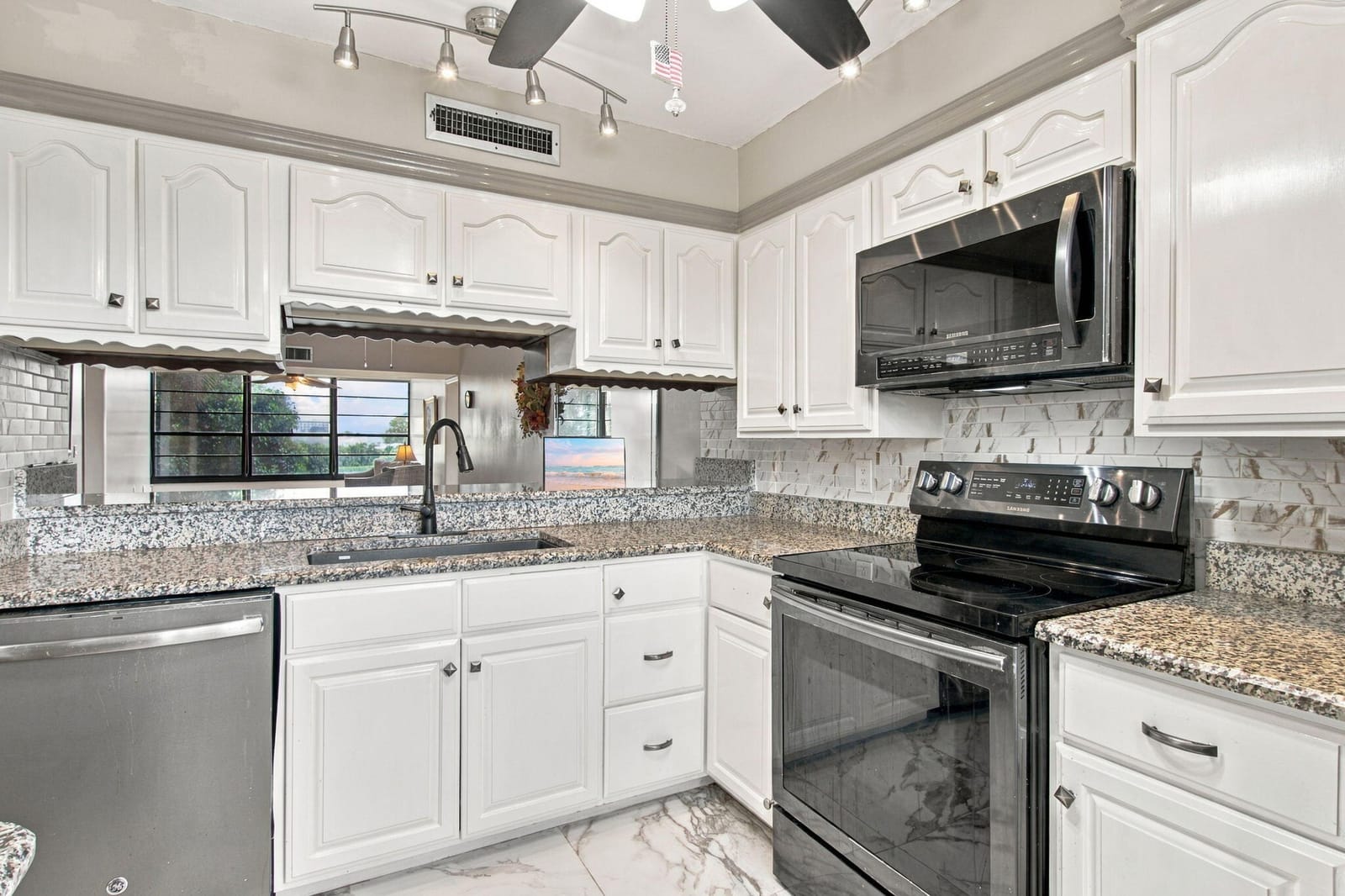 1502 WHITEHALL Drive 305, Davie, FL 33324 photo 2