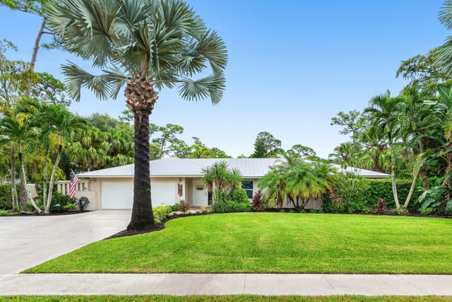 100 St Davids Way, Wellington, FL 33414