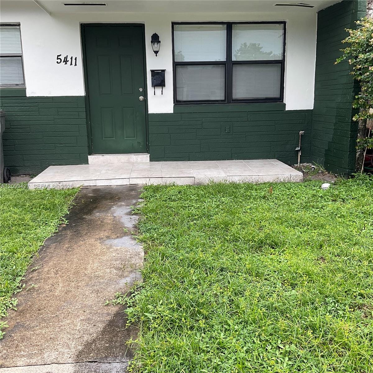 2 bedroom home for sale at 5411 37th, West Park, FL 33023 — $2,000