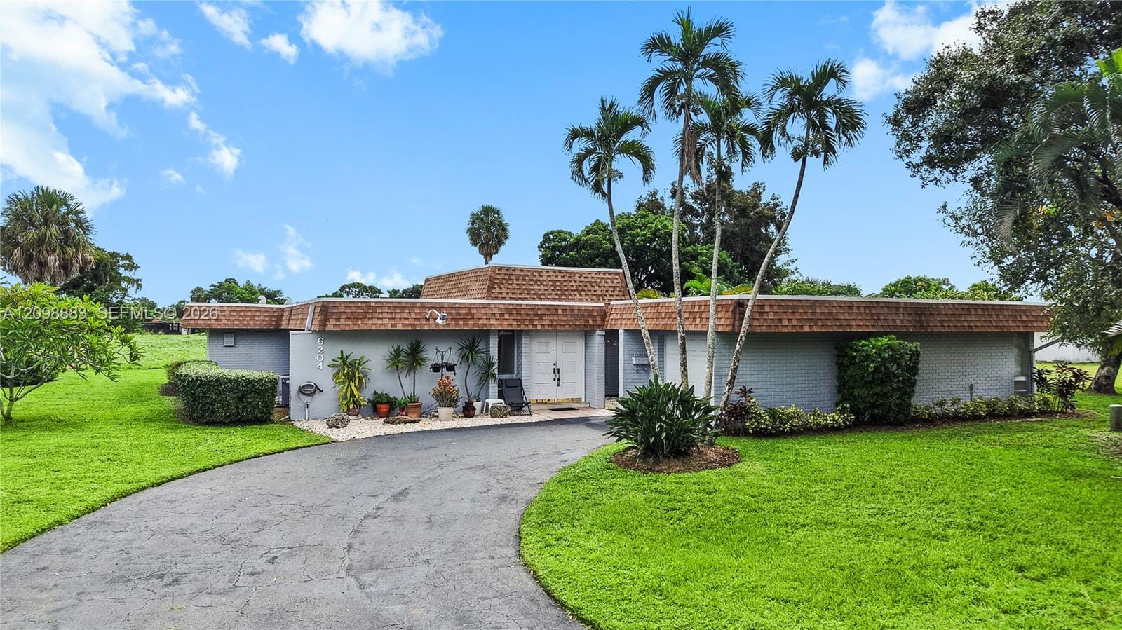 6204 Jacaranda Circle, Tamarac, FL 33319 photo 3