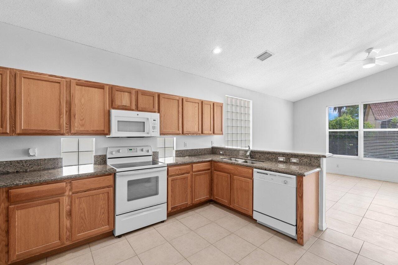 9193 Cove Point Circle — photo 11
