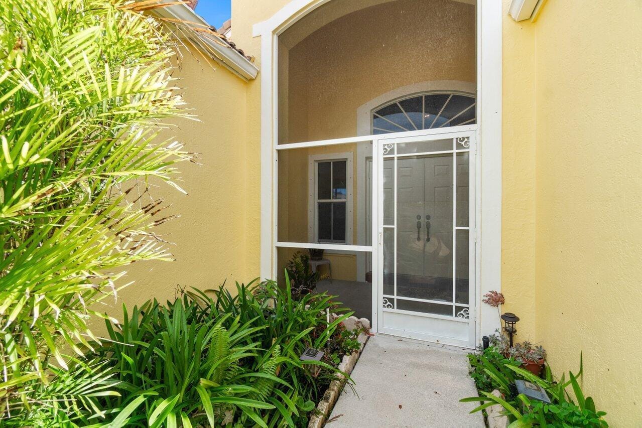 9193 Cove Point Circle — photo 4