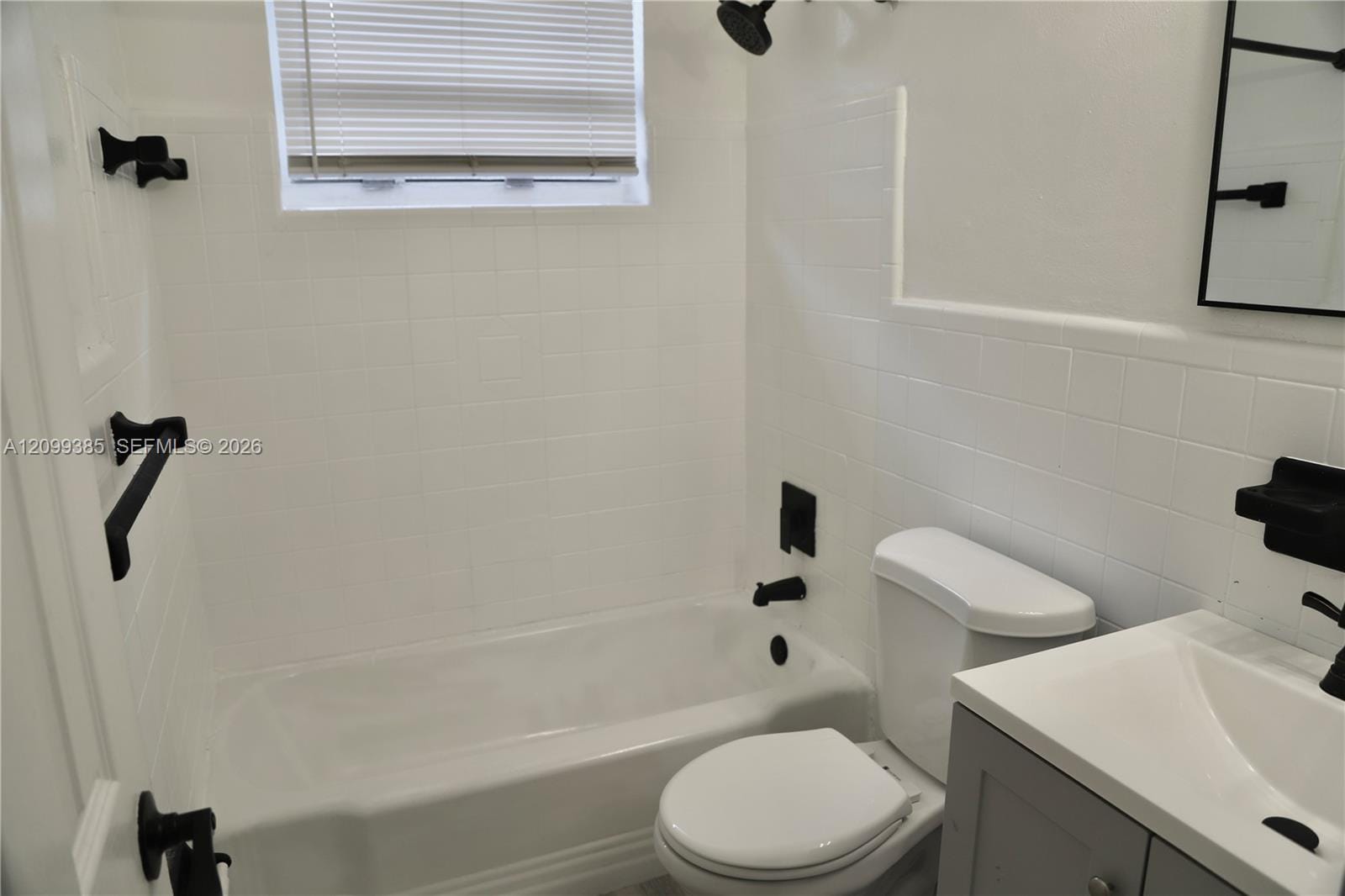 410 SW 9th Avenue 1E, Hallandale Beach, FL 33009 photo 4