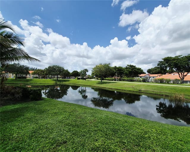 3370 N Pinewalk Drive N 1216, Margate, FL 33063