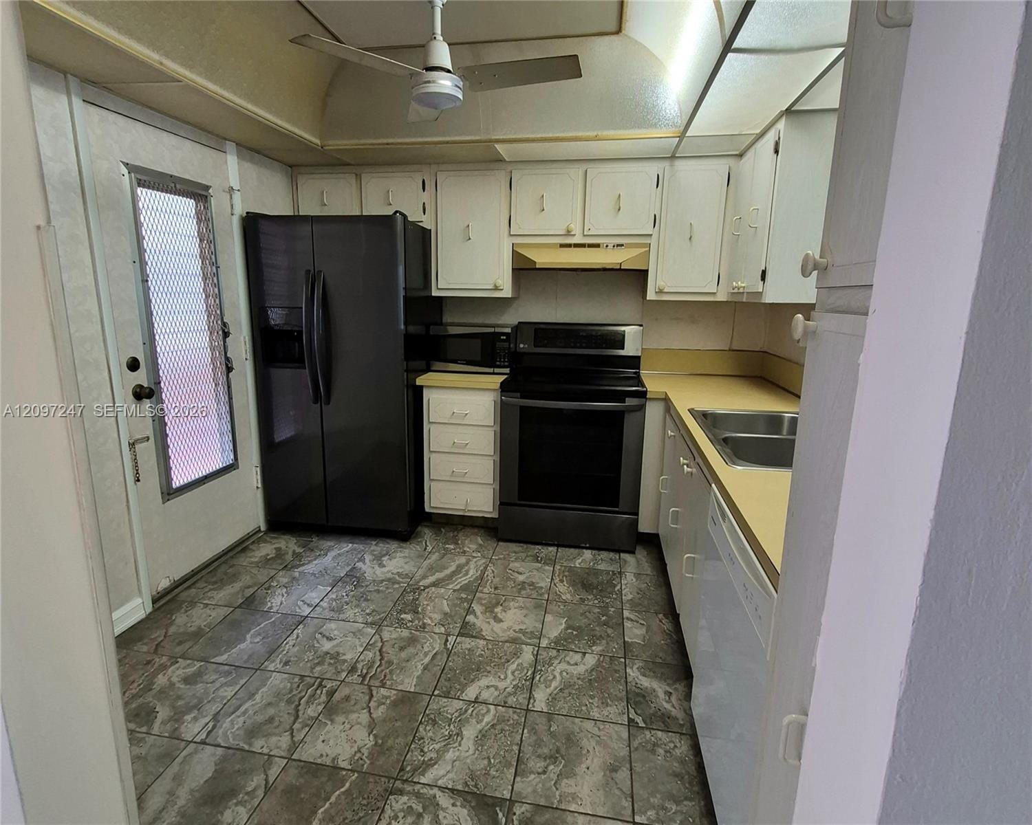 403 NW 68th Avenue 309, Plantation, FL 33317 photo 2