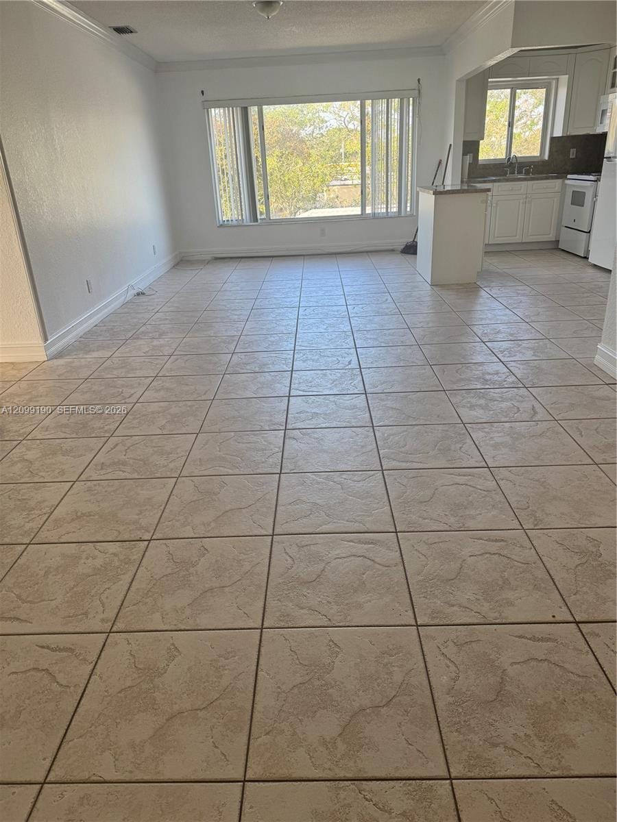 7910 Taft Street 309 — photo 7