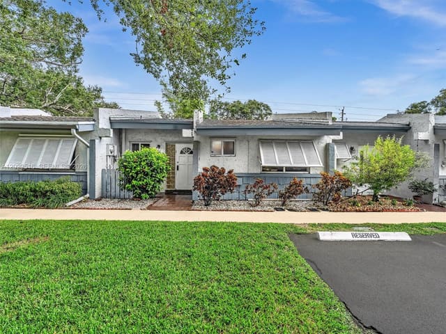 2408 N 35th Avenue 2408, Hollywood, FL 33021