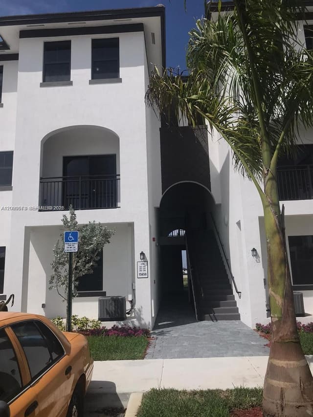 15520 SW 136th Street 210, Miami, FL 33196