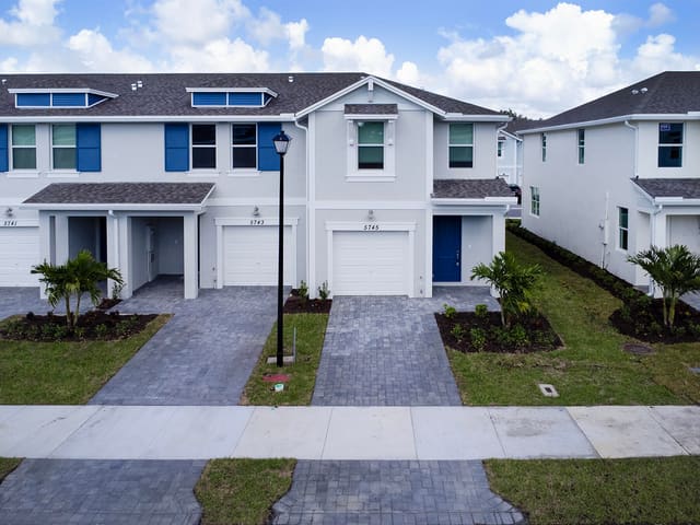 5745 SE EDGEWATER Circle, Stuart, FL 34997