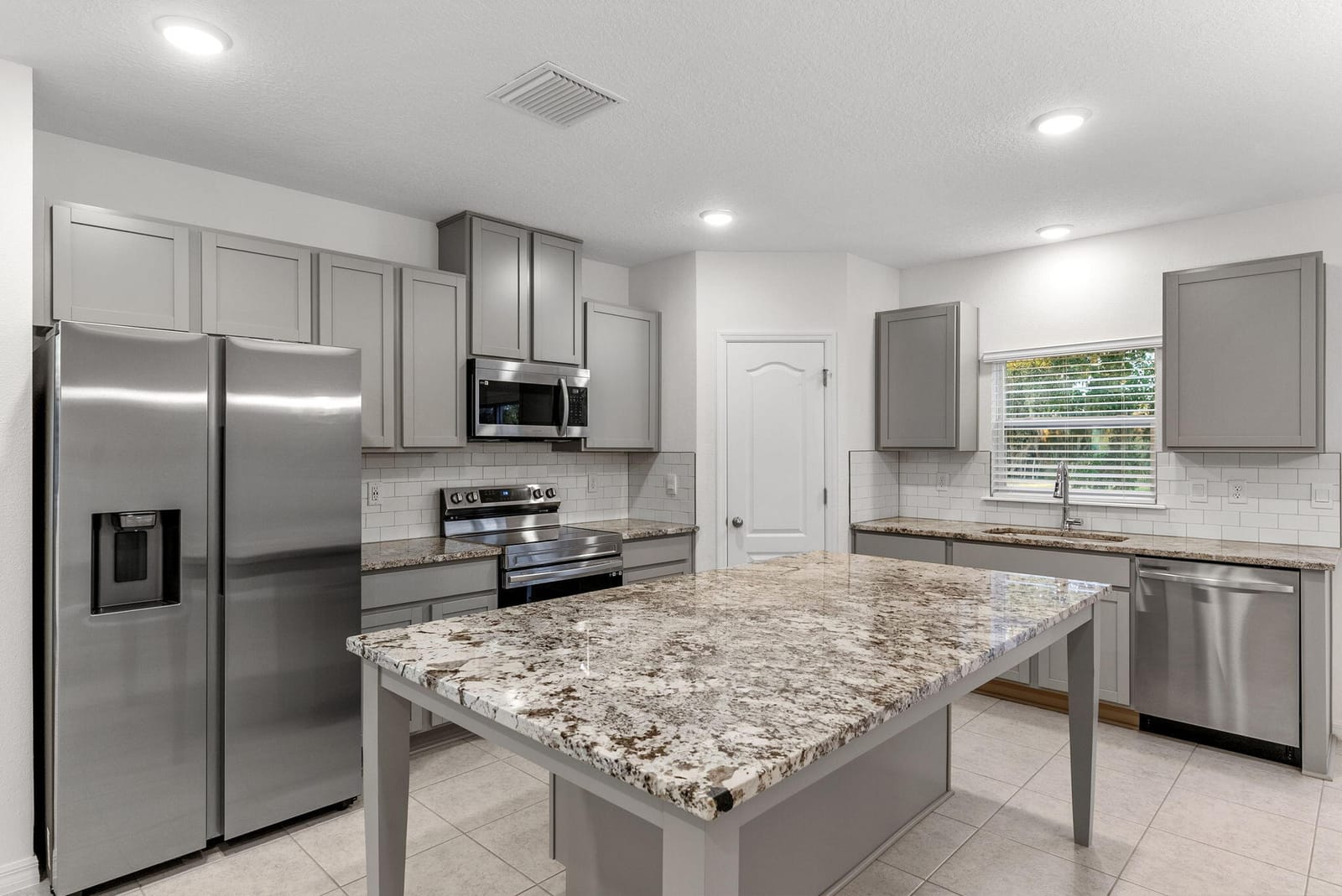 3970 COLLEGIATE Boulevard, Lakeland, FL 33803 photo 2