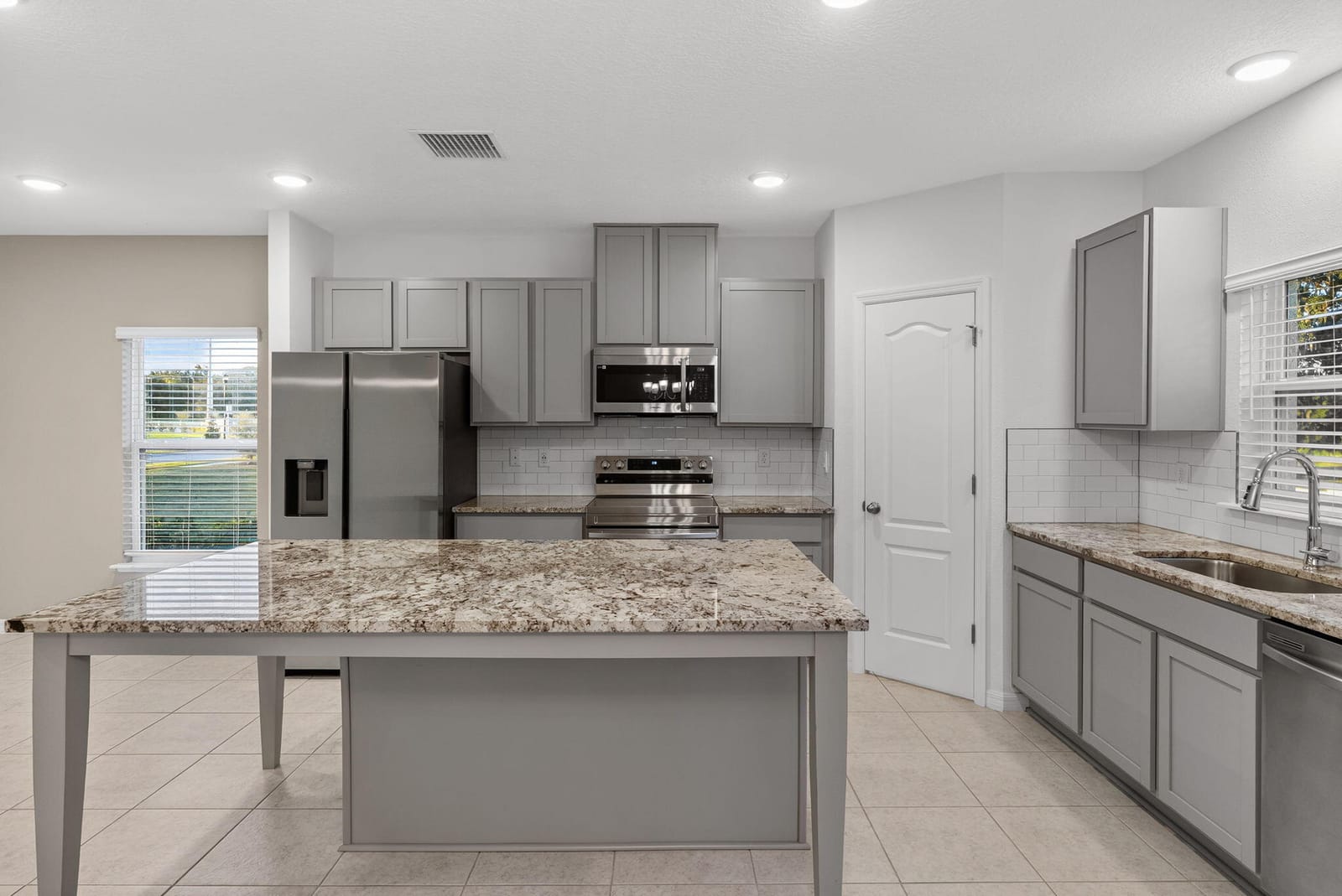 3970 COLLEGIATE Boulevard, Lakeland, FL 33803 photo 10
