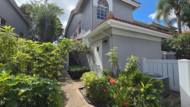 7634 MAJESTIC PALM Drive 201, Boynton Beach, FL 33437
