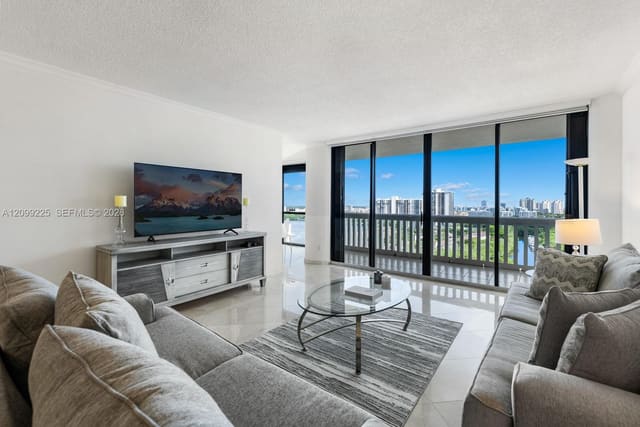 2000 Island Boulevard 1710, Aventura, FL 33160