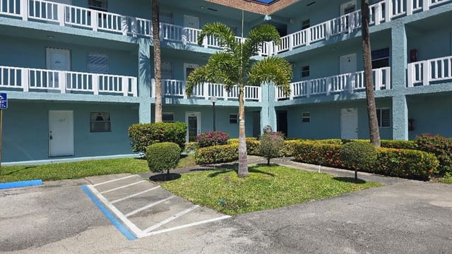 606 SW NATURA Boulevard 208, Deerfield Beach, FL 33441
