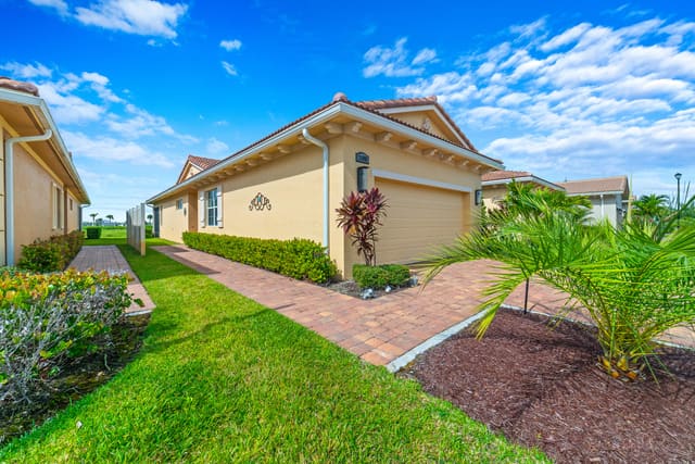 26059 SW Viterbo Way, Port St. Lucie, FL 34986