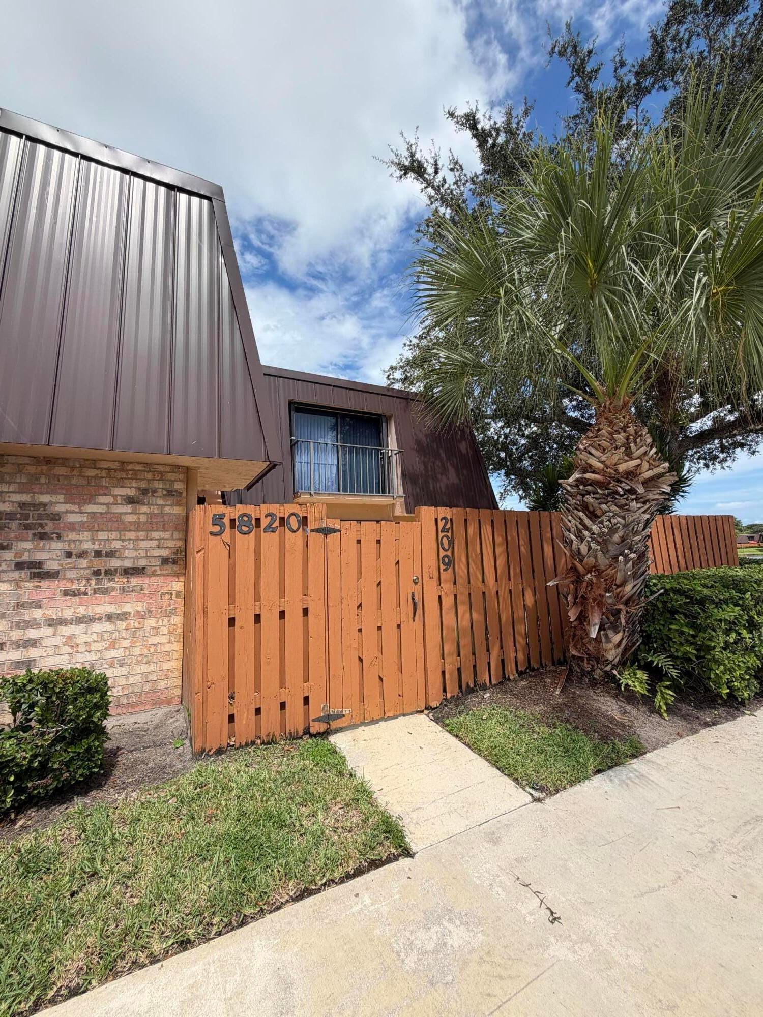 5820 SE WINDSONG Lane 209, Stuart, FL 34997