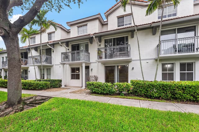 2030 Alta Meadows Lane 1211, Delray Beach, FL 33444