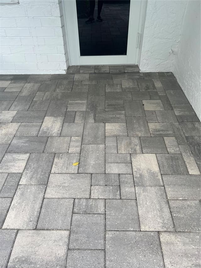 8221 NW 14th Street, Plantation, FL 33322