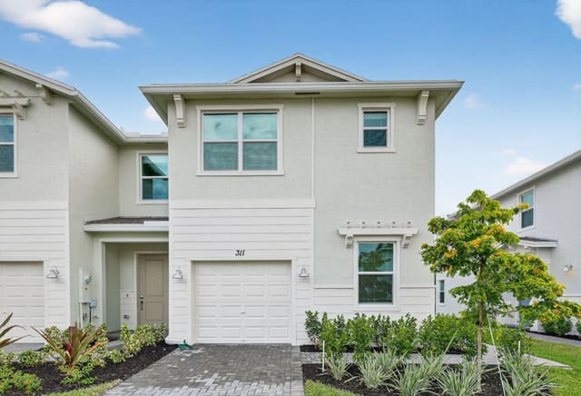 311 SE CROSSOAK Lane, Port St. Lucie, FL 34984