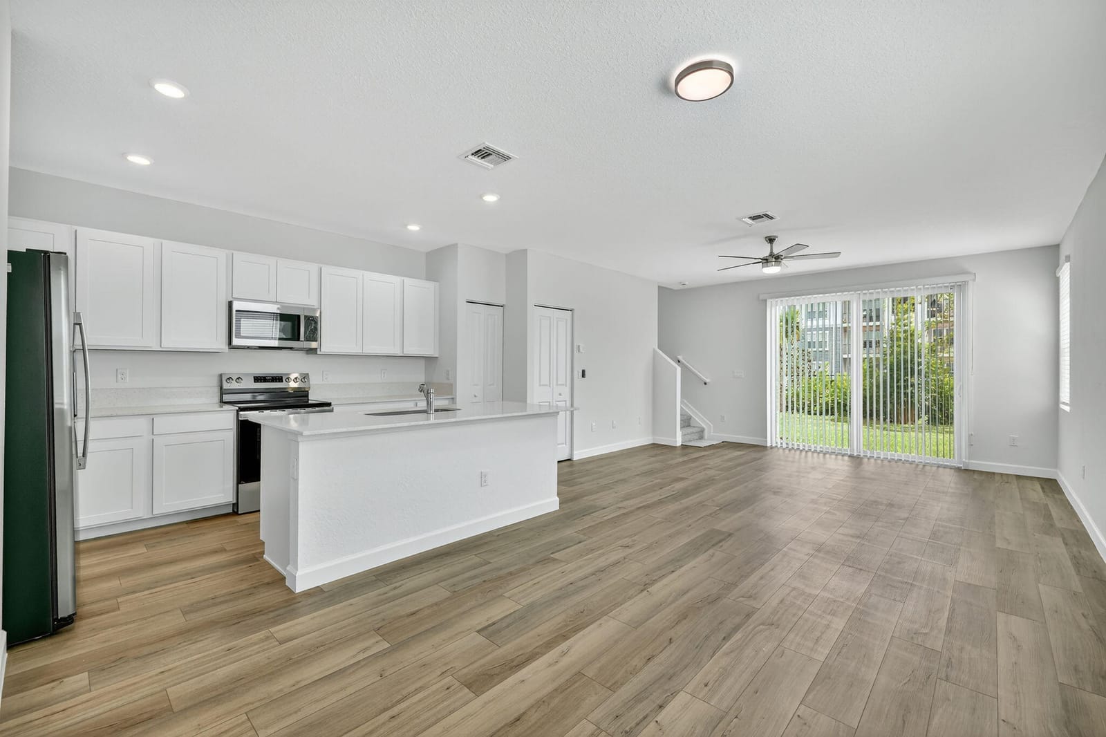 311 SE CROSSOAK Lane, Port St. Lucie, FL 34984 photo 3