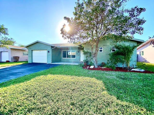 213 NE 9th Avenue, Deerfield Beach, FL 33441