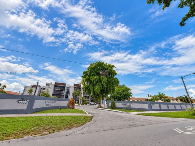 18000 NW 68th Avenue 312A, Hialeah, FL 33015