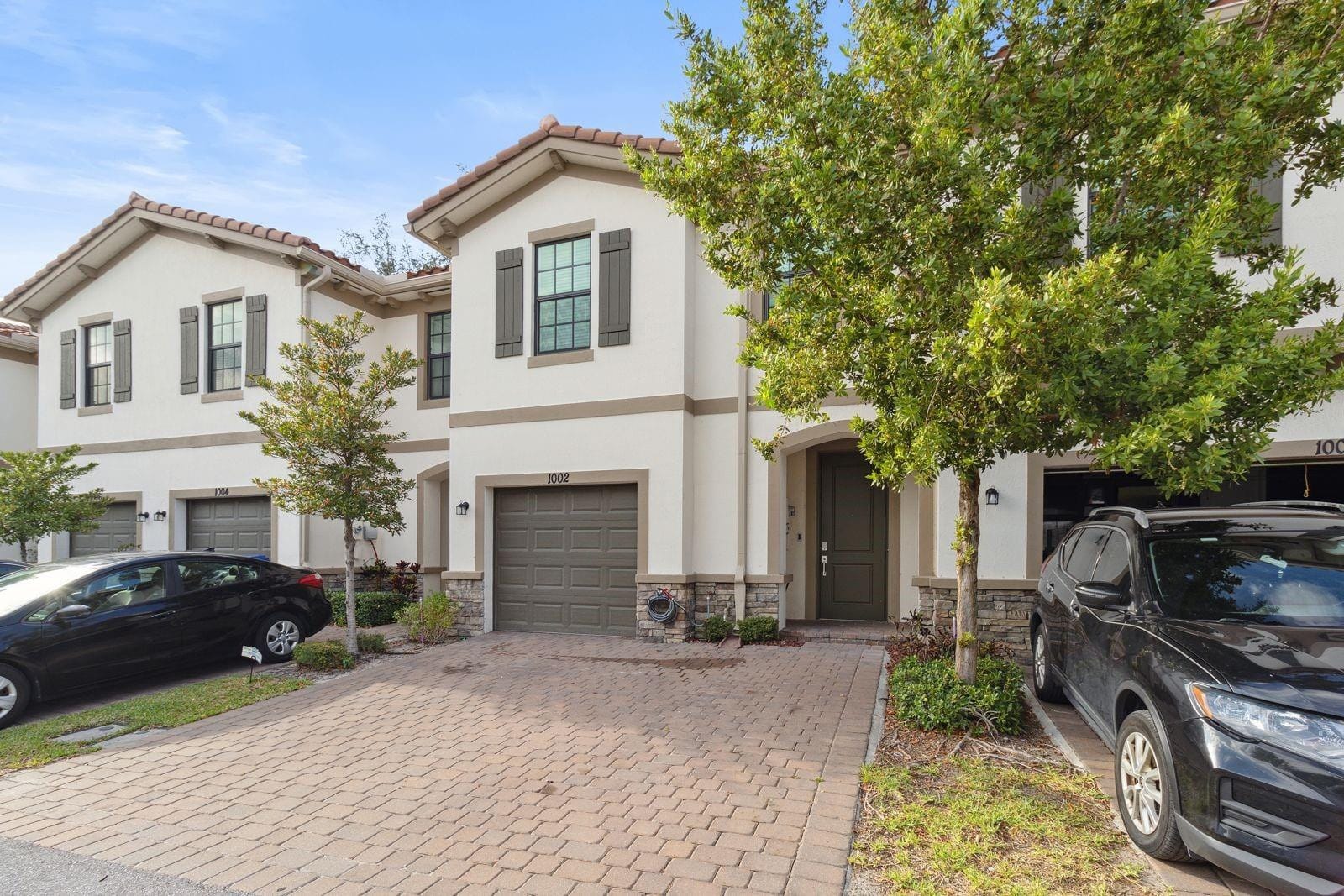 1002 SWEET BRIAR Lane — photo 3