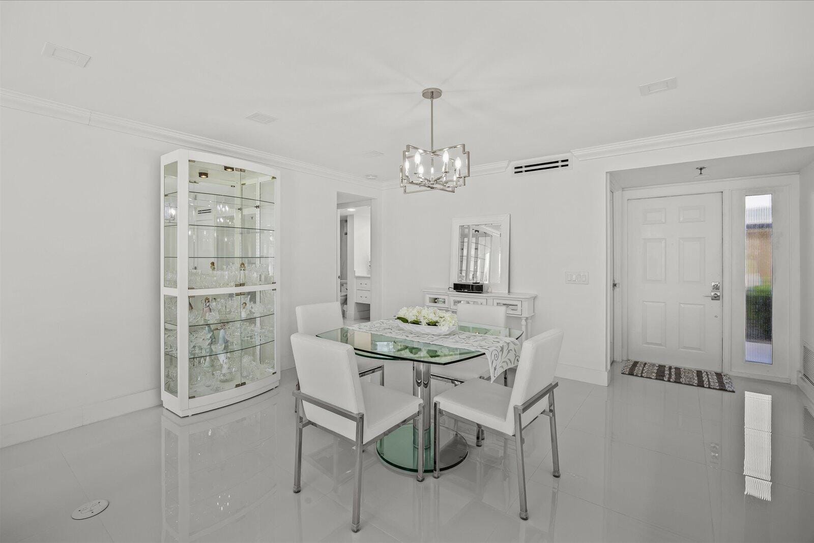 5390 WOODLAND LAKES Drive 105 — photo 7