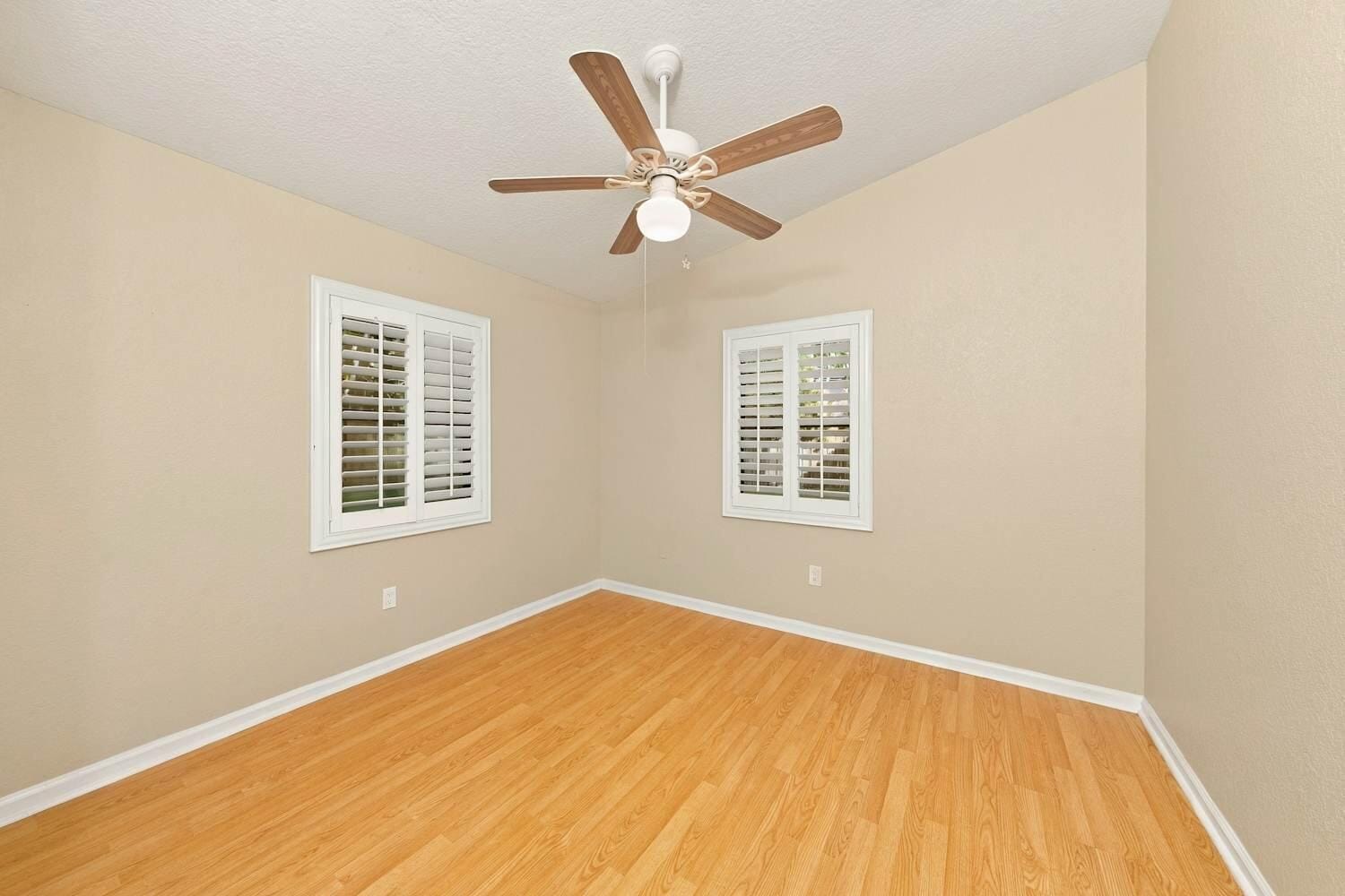 1566 HOLLYHOCK Road — photo 11