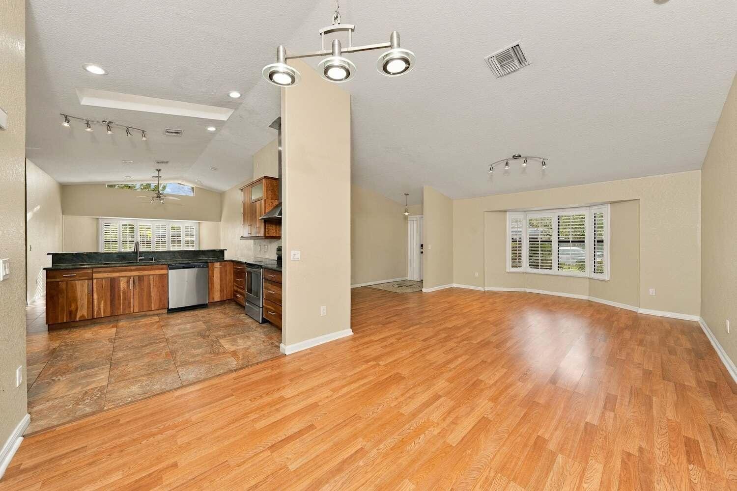 1566 HOLLYHOCK Road — photo 3