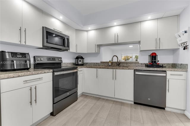 12500 SW 5th Court 210M, Pembroke Pines, FL 33027