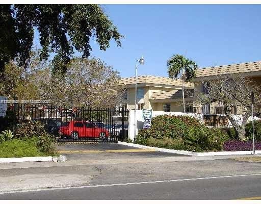 10905 N Kendall Drive 406, Miami, FL 33176