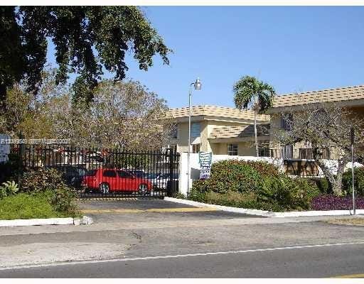10905 N Kendall Drive 406, Miami, FL 33176 photo 1