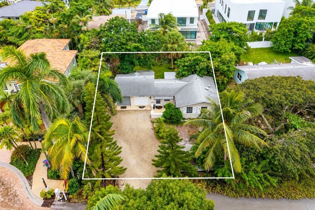 12 EASTVIEW Avenue, Delray Beach, FL 33483