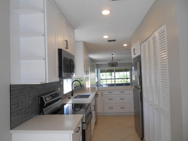 13809 Royal Palm Court, Delray Beach, FL 33484