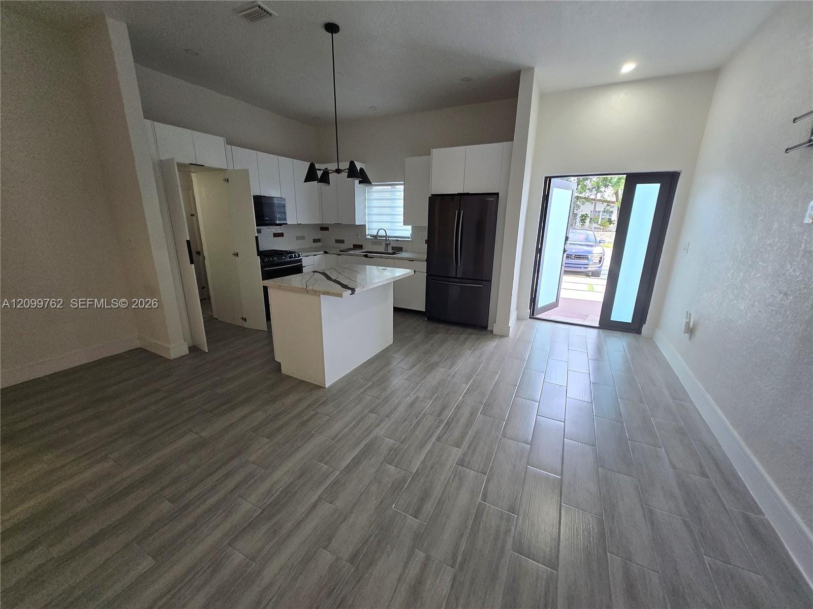 8630 SW 20th Street main front, Miami, FL 33155 photo 2