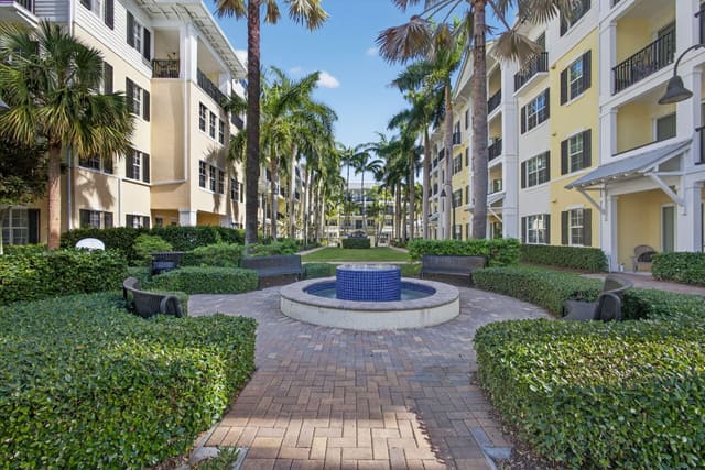 225 S Latitude Circle 306, Delray Beach, FL 33483