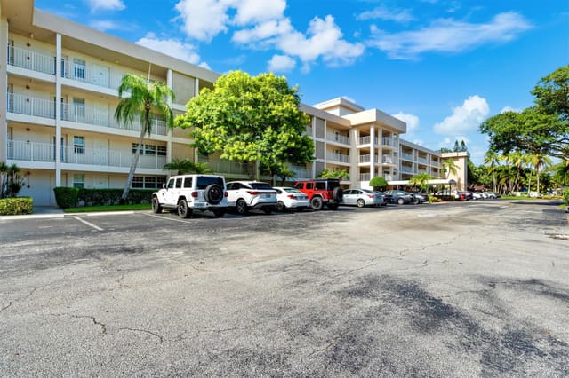 3151 S PALM AIRE Drive 108, Pompano Beach, FL 33069