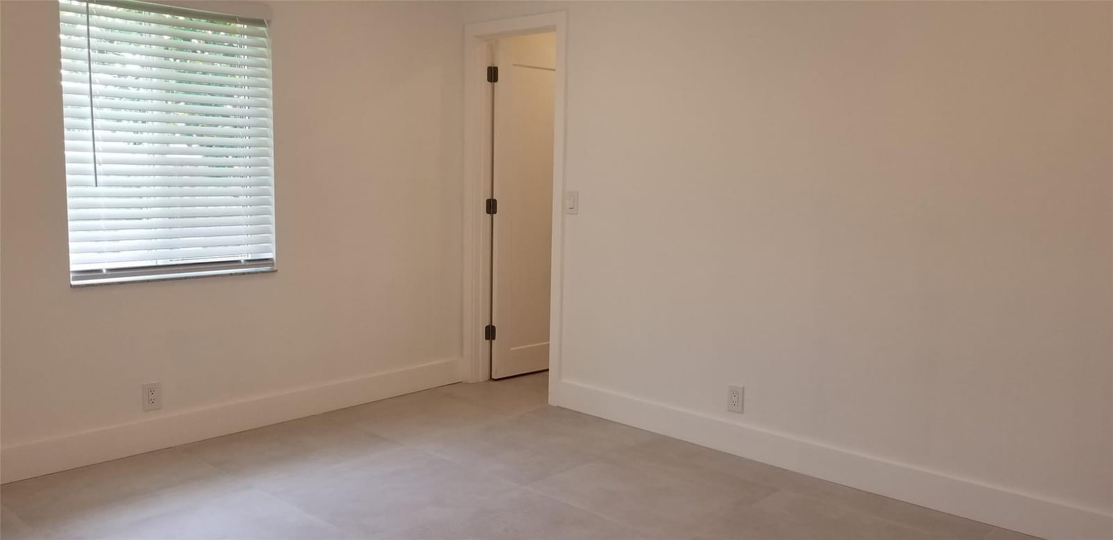 915 SE 2ND Avenue — photo 11