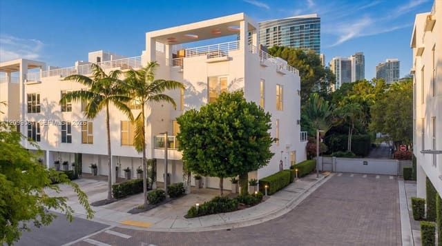 455 NE 39th Street 202, Miami, FL 33137