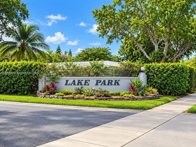 850 SW 138th Avenue 310D, Pembroke Pines, FL 33027