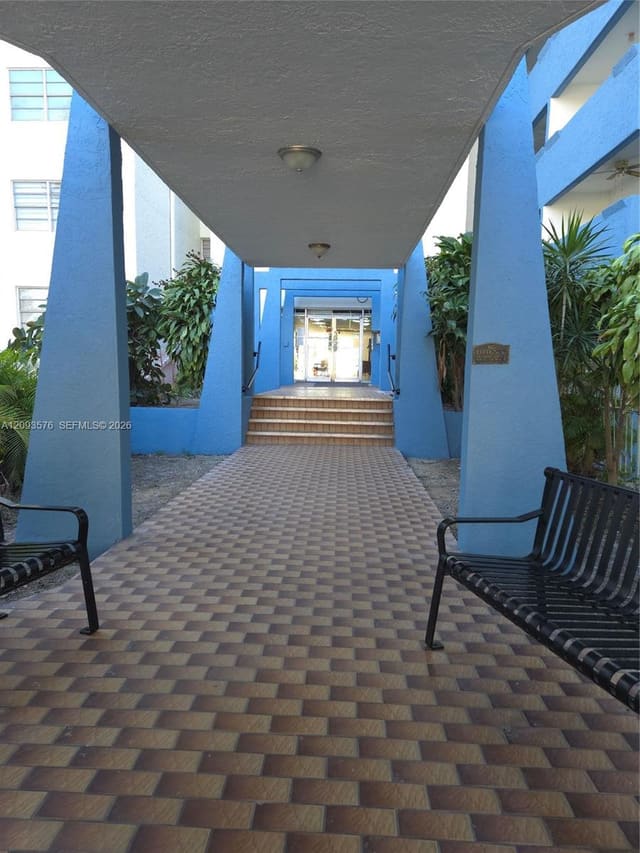 5050 NW 7th Street 709, Miami, FL 33126