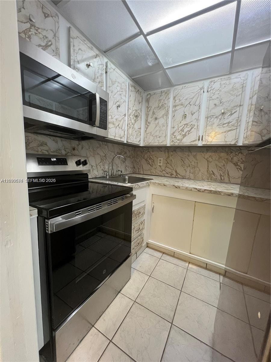 5050 NW 7th Street 709, Miami, FL 33126 photo 7