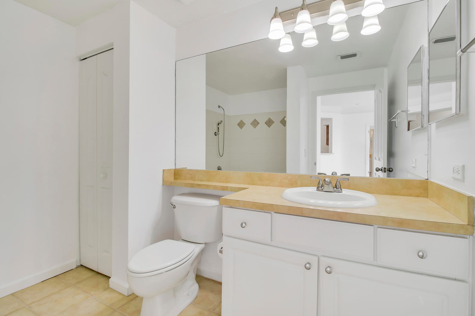 4308 Myrtlewood Circle E — photo 9
