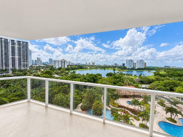 20281 E Country Club Drive 809, Aventura, FL 33180