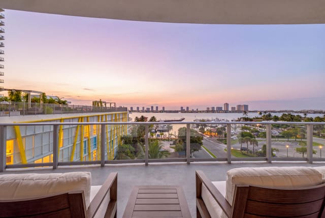 220 LAKE SHORE Drive 612, West Palm Beach, FL 33403