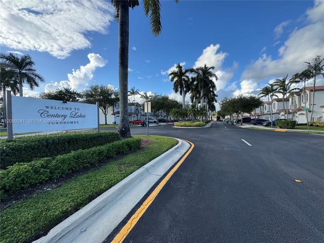6243 SW 165th Avenue, Miami, FL 33193