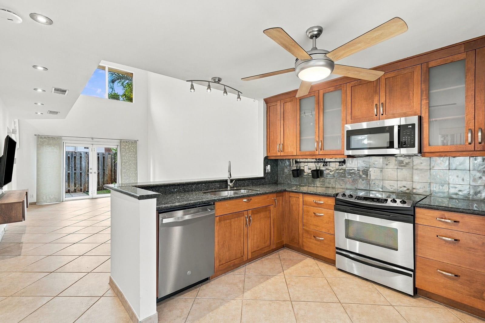 341 City View Drive, Fort Lauderdale, FL 33311 photo 12