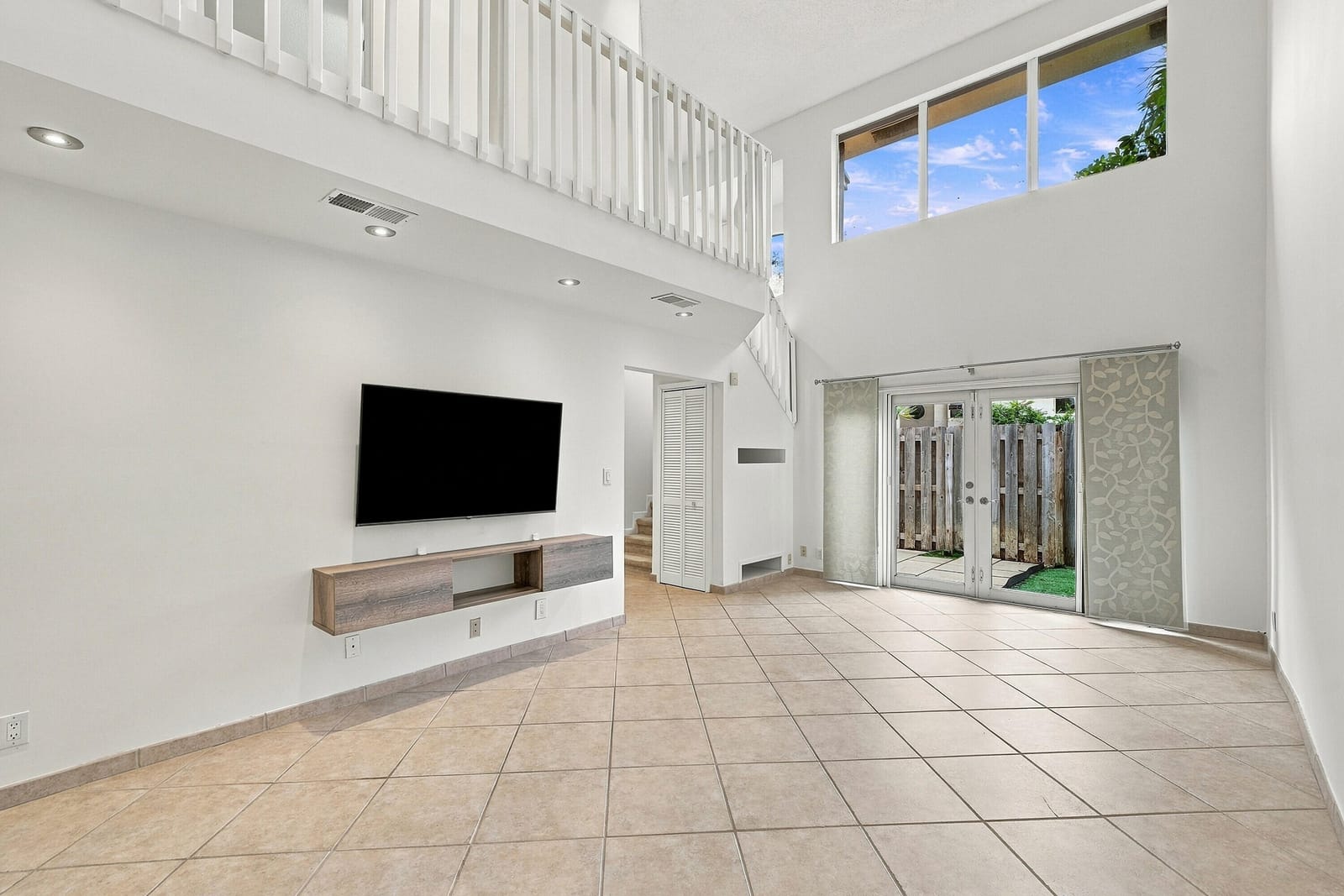 341 City View Drive, Fort Lauderdale, FL 33311 photo 5