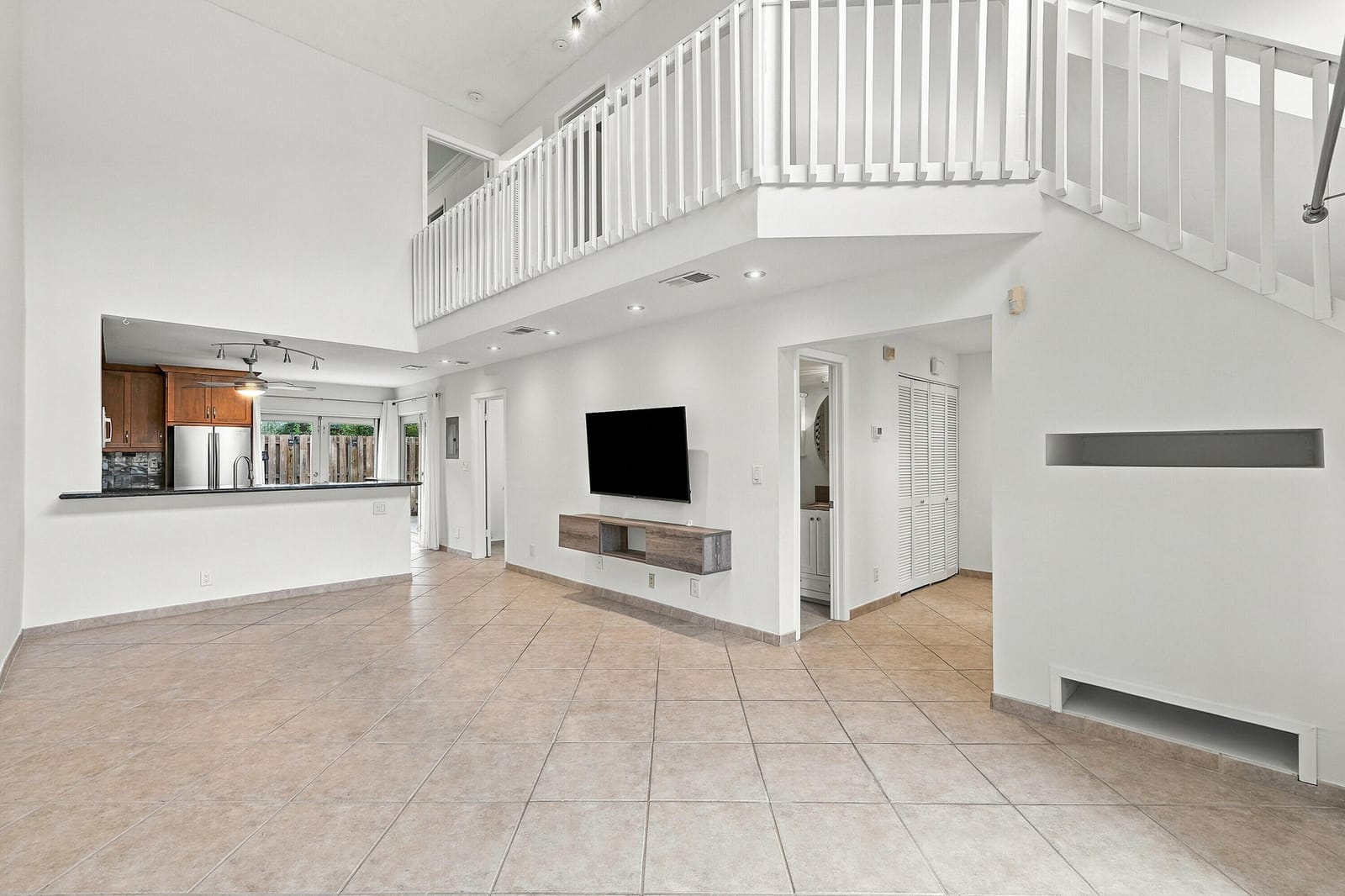 341 City View Drive, Fort Lauderdale, FL 33311 photo 7